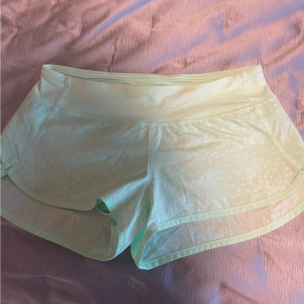 Lululemon speed up short 2.5 inch inseam Low rise Sz 6 Mint green w/dot pattern.